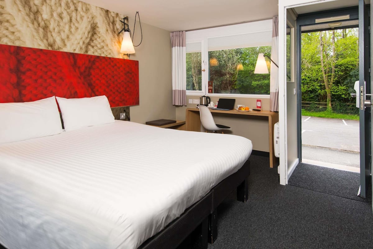 Chambre, 1 lit double | Bureau, Wi-Fi gratuit, draps fournis, réveils