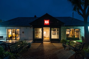 Front of property - evening/night - ibis Plymouth (Plymouth)