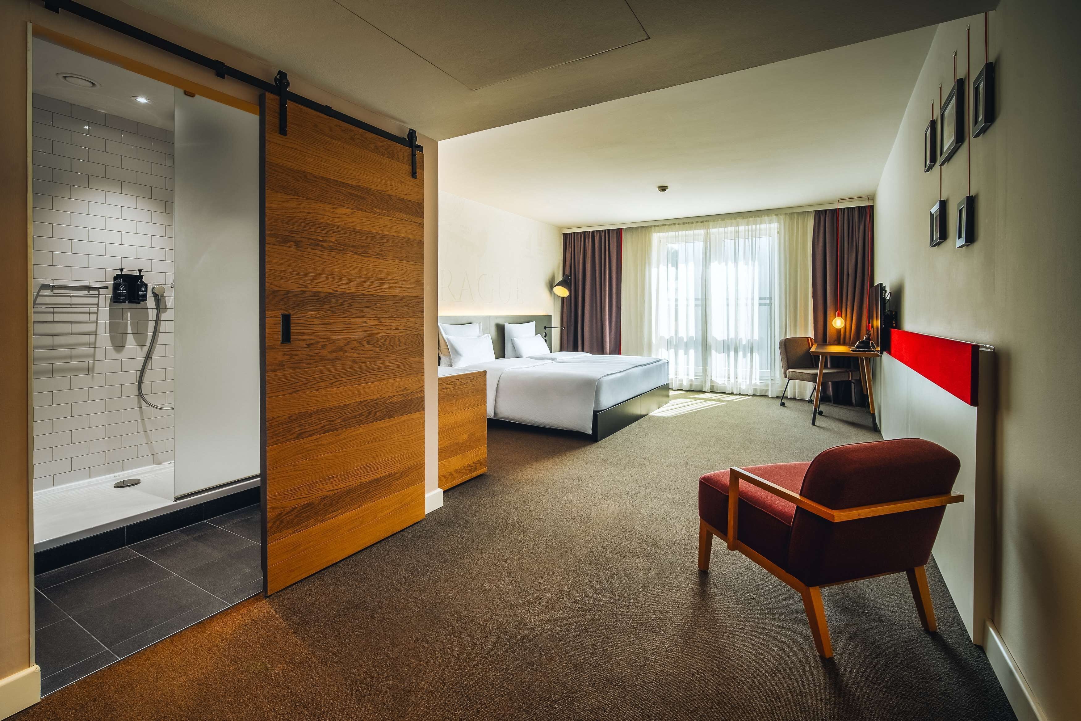 room (penta plus) | hypo-allergenic bedding, in-room safe, desk, laptop workspace