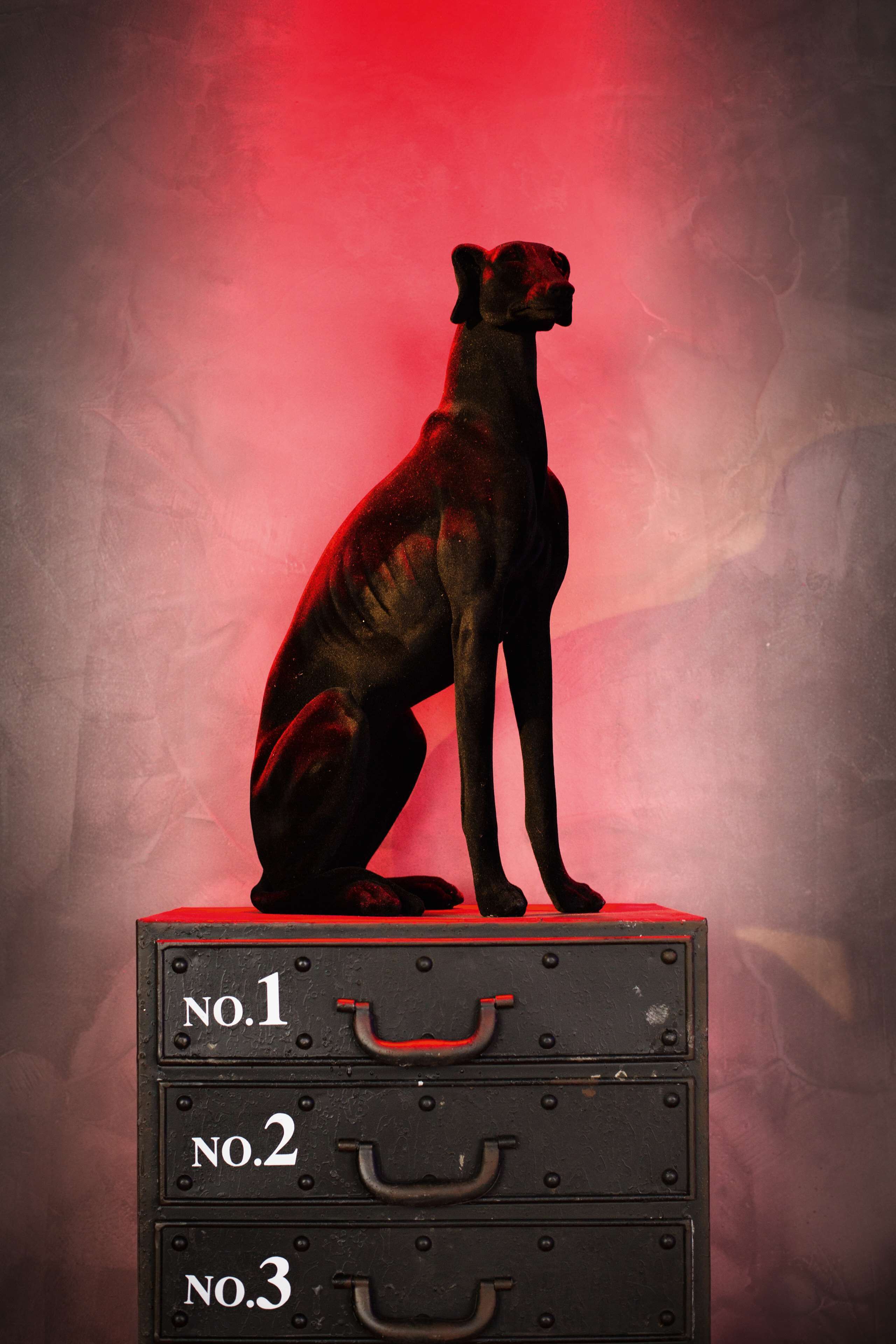 serves breakfast, lunch and dinner