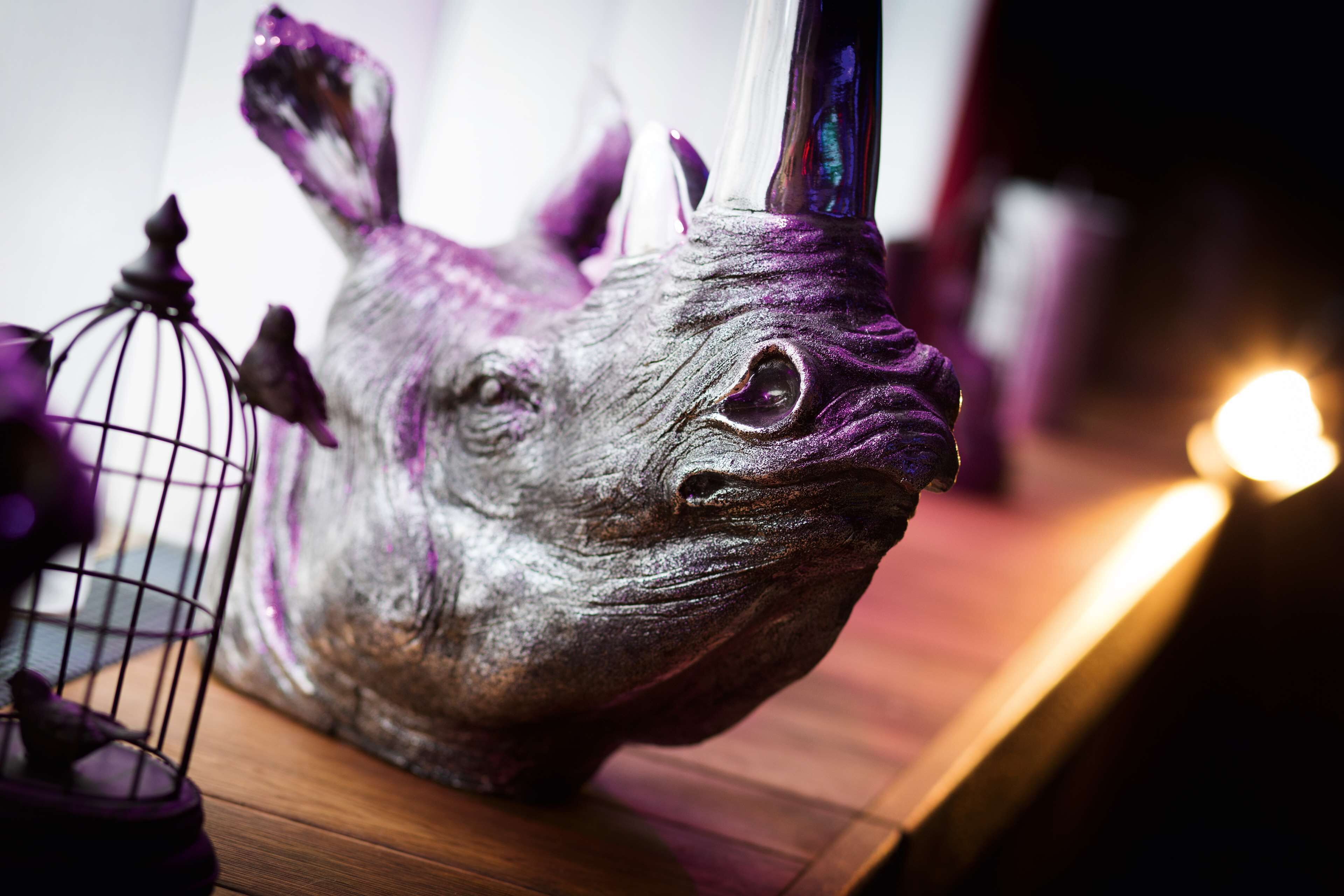 serves breakfast, lunch and dinner