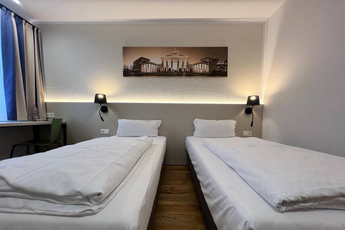 Twin Room | In-room safe, desk, free cots/infant beds, free WiFi