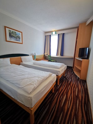 Twin Room | In-room safe, desk, free WiFi, alarm clocks