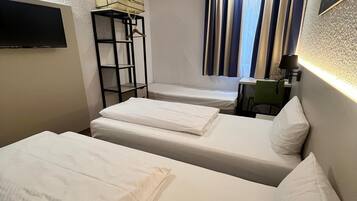 Triple Room | In-room safe, desk, cribs (free), WiFi (free)