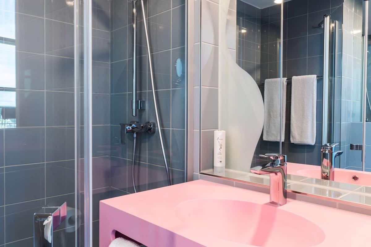 shower, rainfall showerhead, eco-friendly toiletries, hair dryer