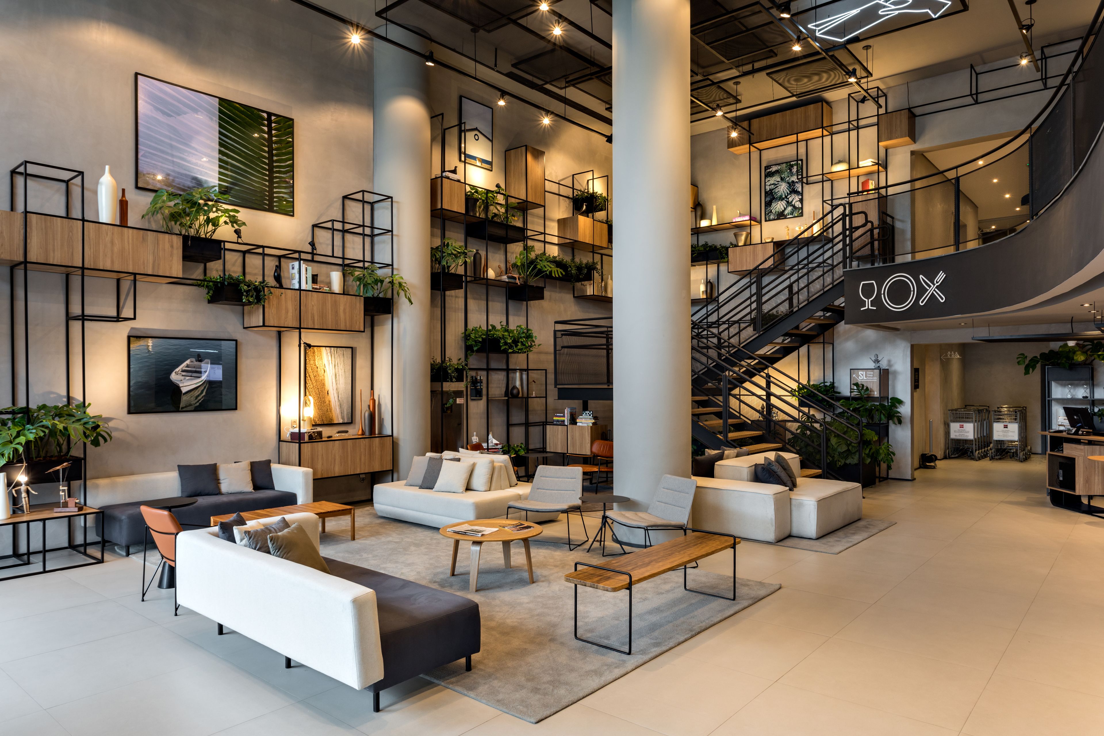 Coin salon dans le hall