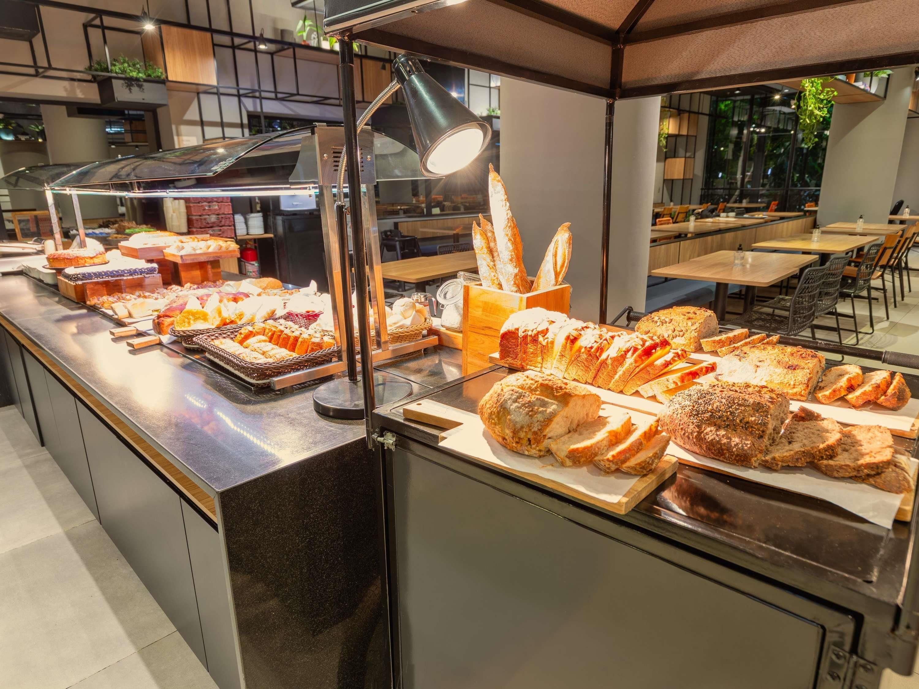 Petit déjeuner buffet servi tous les jours en supplément
