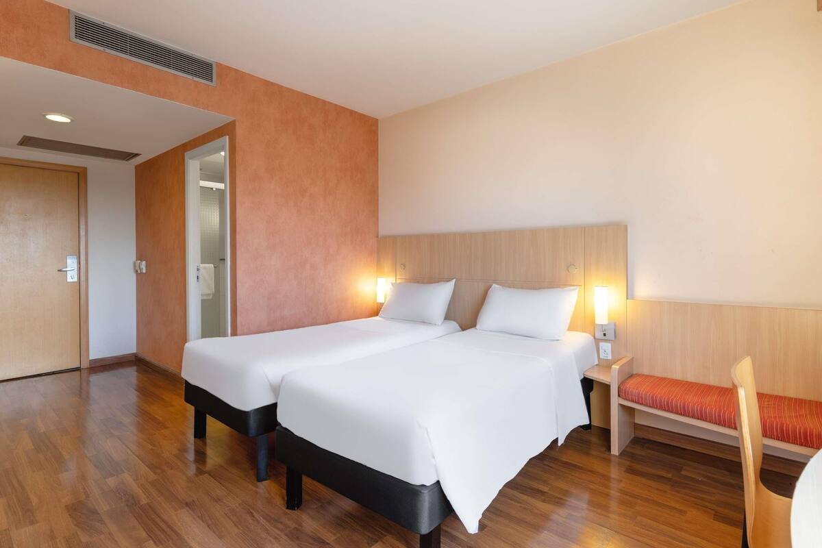 Standard Apartment, 2 Single Beds | In-room safe, desk, blackout curtains, free WiFi