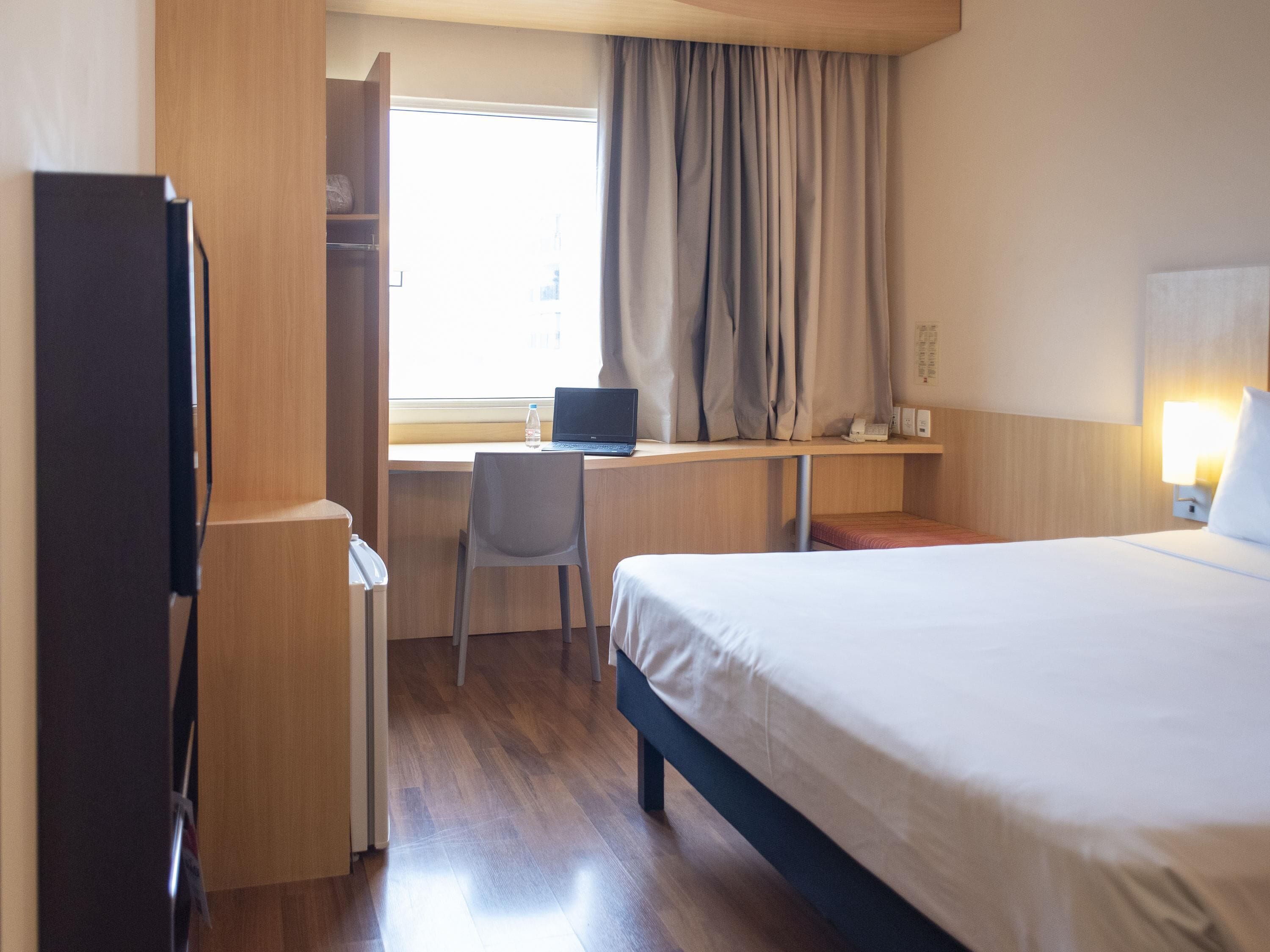 Coffres-forts dans les chambres, ameublement personnalisé, bureau
