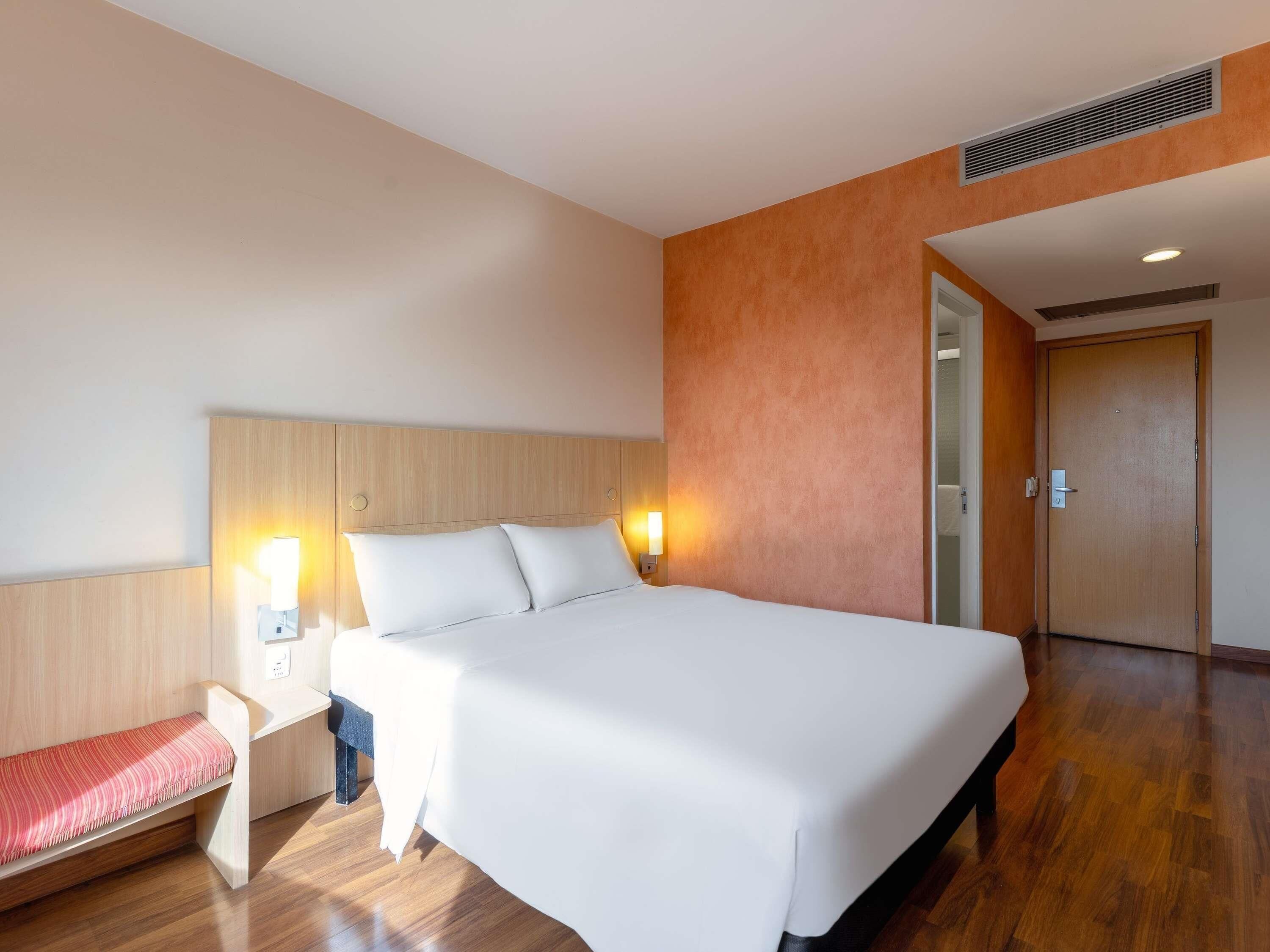 Standaard appartement, 1 tweepersoonsbed | Een kluis op de kamer, een bureau, verduisterende gordijnen, gratis wifi