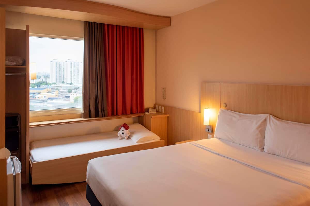 Standard Apartment, 1 Double Bed (and 1 Children's Bed) | In-room safe, individually furnished, desk, blackout curtains