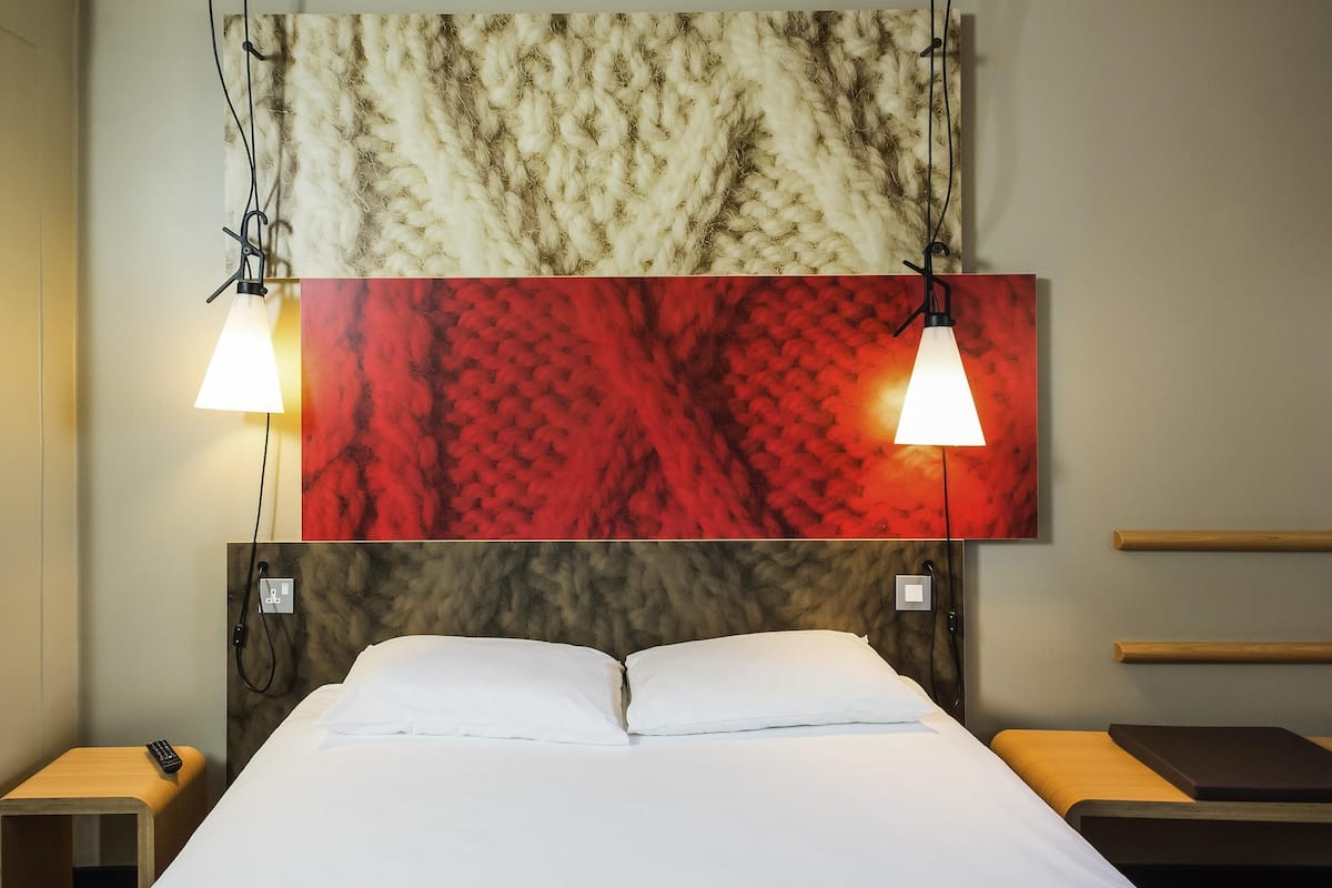 Double Room, 1 Double Bed | In-room safe, desk, free WiFi, bed sheets
