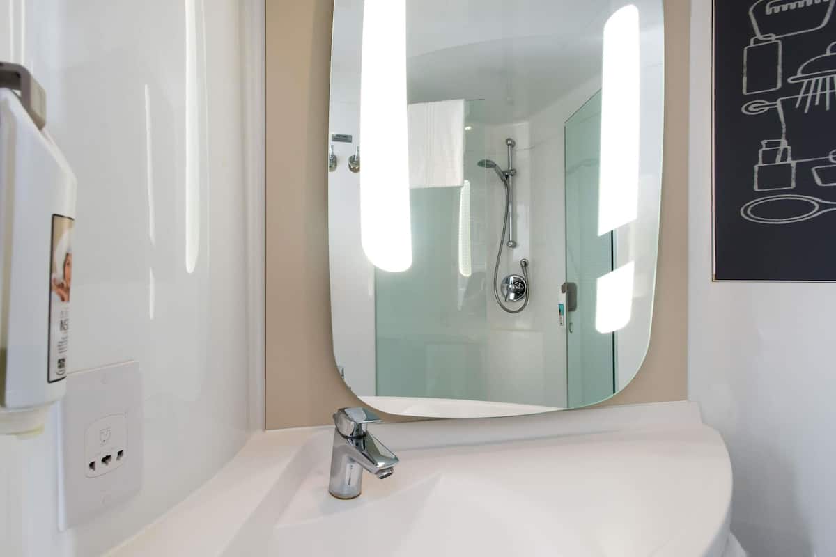 in-room safe, desk, free wifi, bed sheets