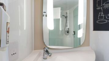 Coffres-forts dans les chambres, bureau, Wi-Fi gratuit, draps fournis