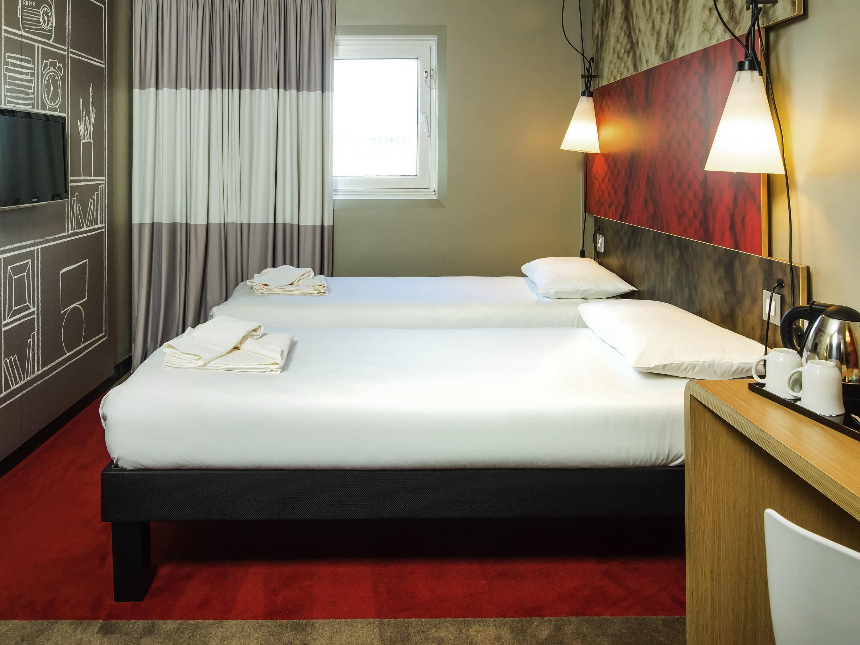 In-room safe, desk, free WiFi, alarm clocks