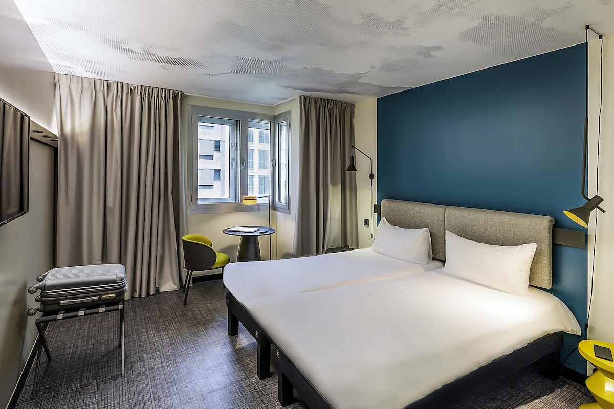 1 bedroom, desk, laptop workspace, blackout drapes