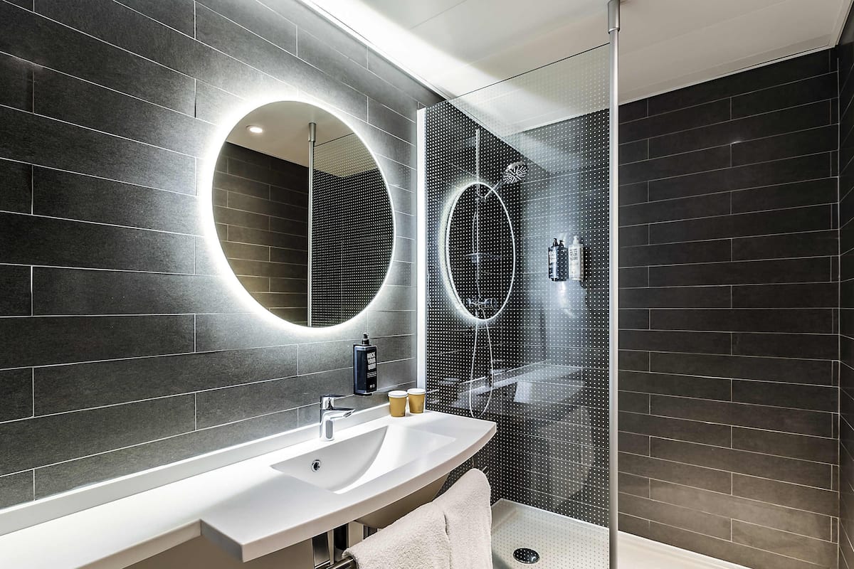 1 bedroom, desk, laptop workspace, blackout drapes