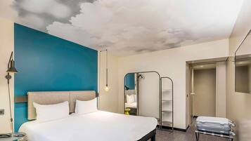 Chambre Standard avec lits jumeaux (Renovated, 2 Twins beds sweet bed) | Bureau, espace de travail pour ordinateur portable, rideaux occultants
