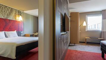 Premium bedding, in-room safe, desk, soundproofing