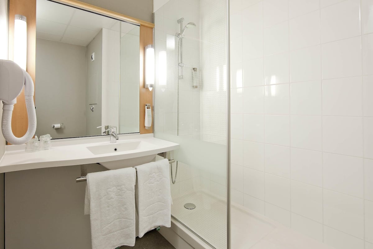 Premium bedding, in-room safe, desk, soundproofing