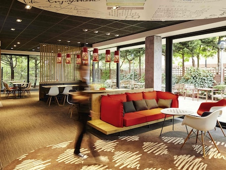 Restaurant. ibis London Thurrock M25