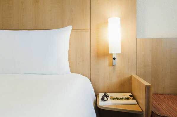 Premium bedding, in-room safe, desk, soundproofing - ibis London Thurrock M25 (Grays)