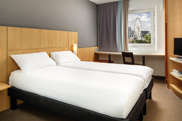Premium bedding, in-room safe, desk, soundproofing