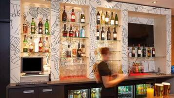 Bar (trong khuôn viên)