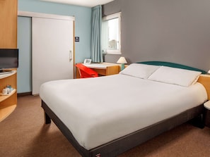 1 bedroom, premium bedding, in-room safe, desk
