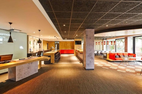 Exterior. ibis London Thurrock M25