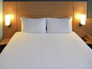 Hochwertige Bettwaren, Zimmersafe, Schreibtisch, schallisolierte Zimmer