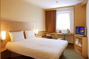 Premium bedding, in-room safe, desk, soundproofing