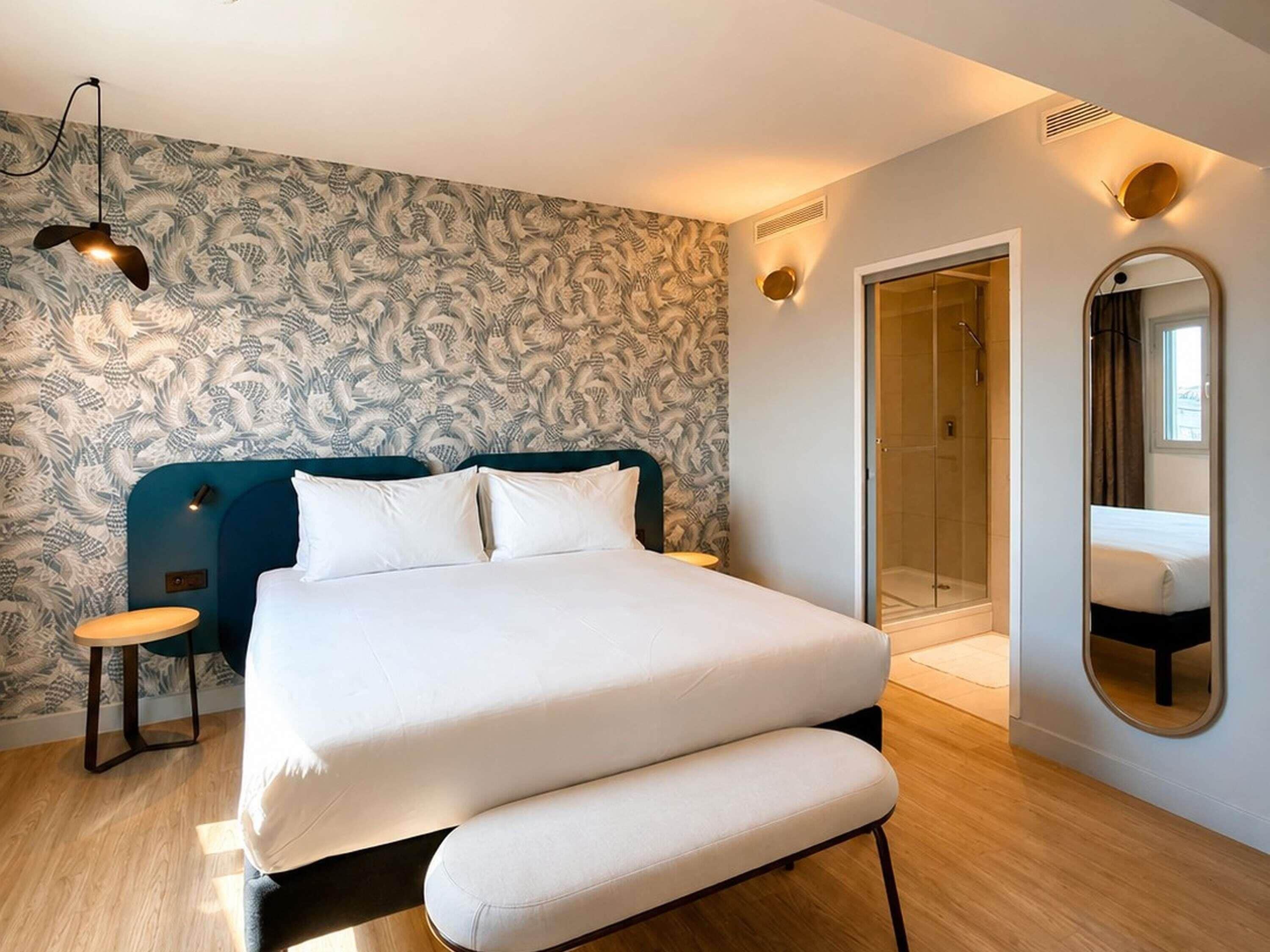 Ropa de cama de alta calidad y artículos del minibar gratis 