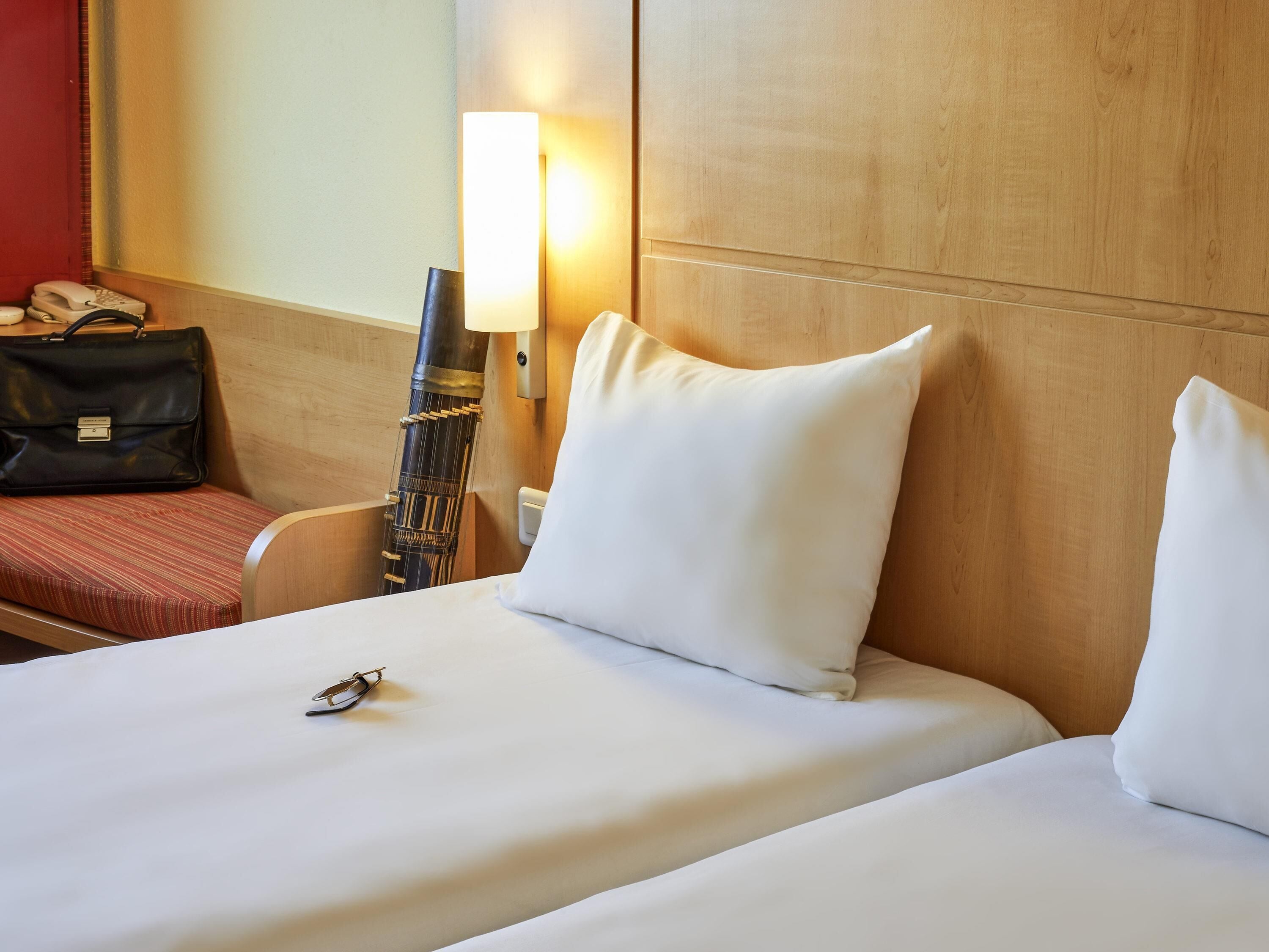 Ropa de cama de alta calidad y artículos del minibar gratis 