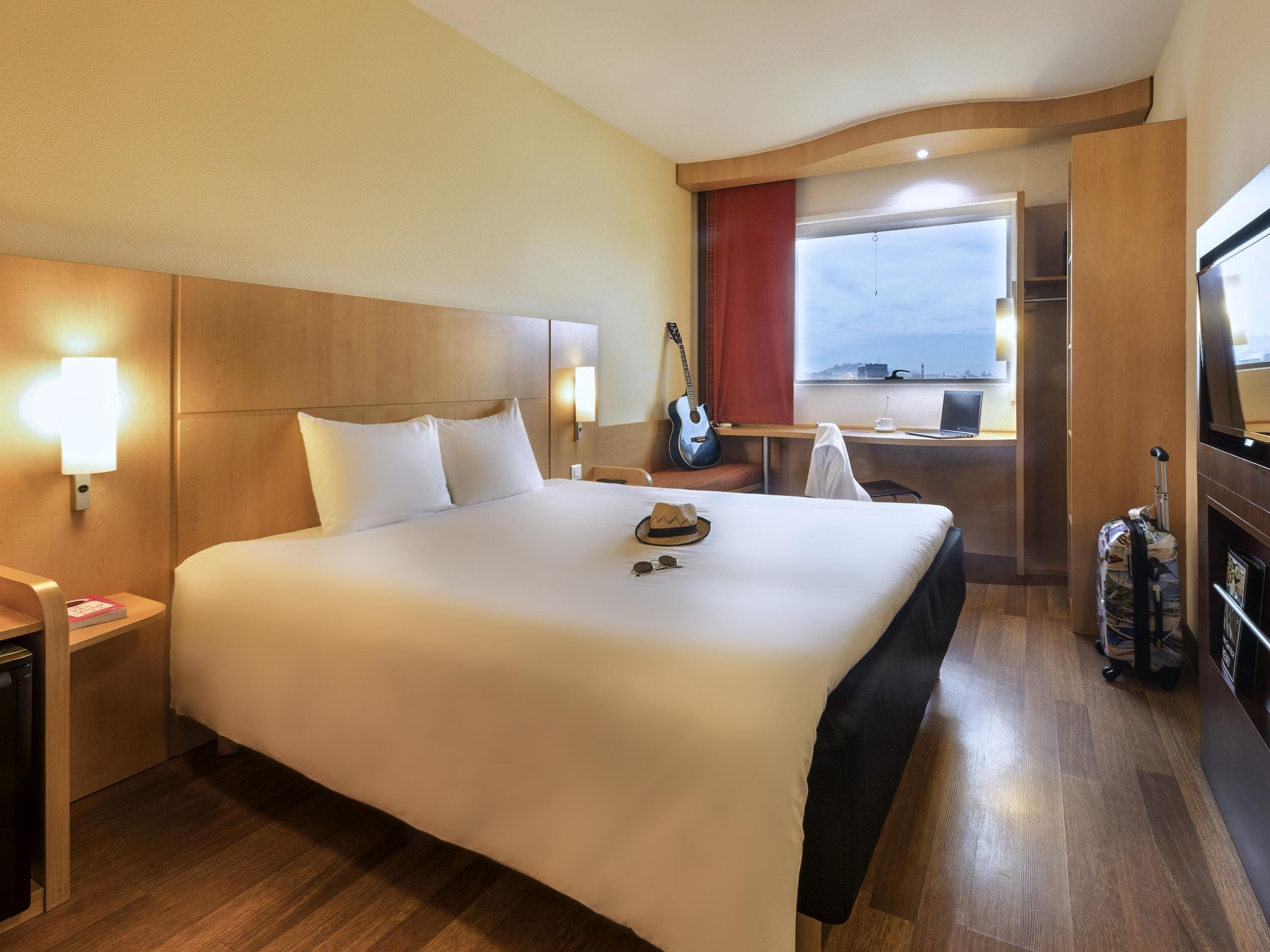 Ropa de cama de alta calidad y artículos del minibar gratis 