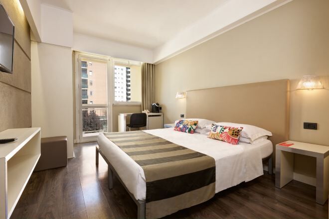 Premium bedding, in-room safe, desk, soundproofing