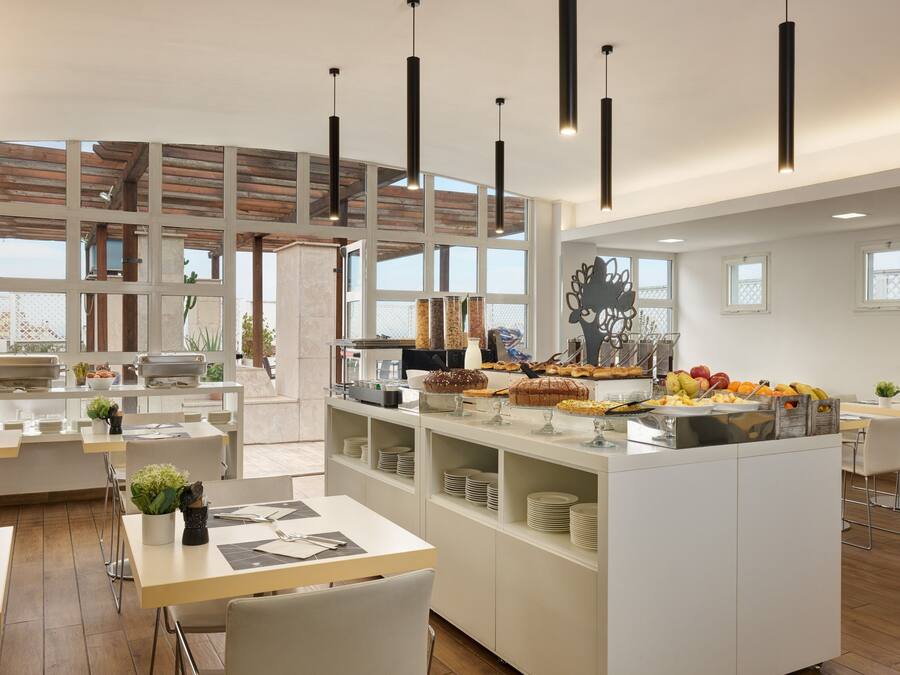 Café da manhã com buffet todos os dias (EUR 8 por pessoa)