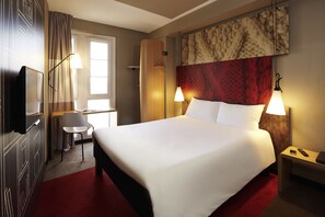 Habitación estándar, 1 cama matrimonial | Escritorio, cortinas blackout y insonorización 