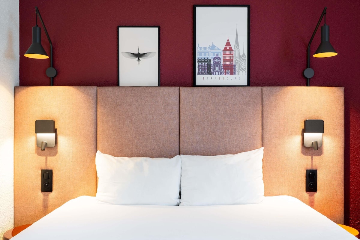 Standard Room, 1 Double Bed | Desk, blackout drapes, soundproofing, iron/ironing board