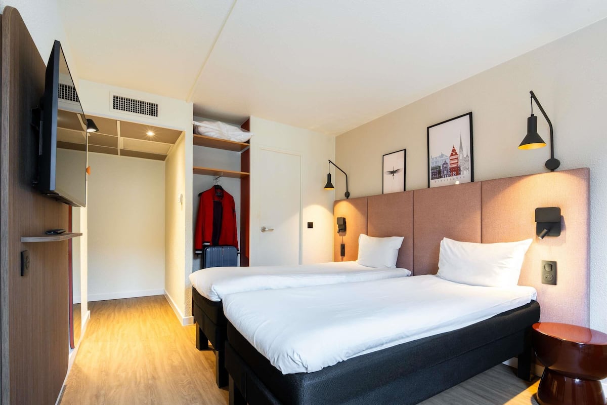 Superior Room, 2 Single Beds | Desk, blackout curtains, soundproofing, iron/ironing board