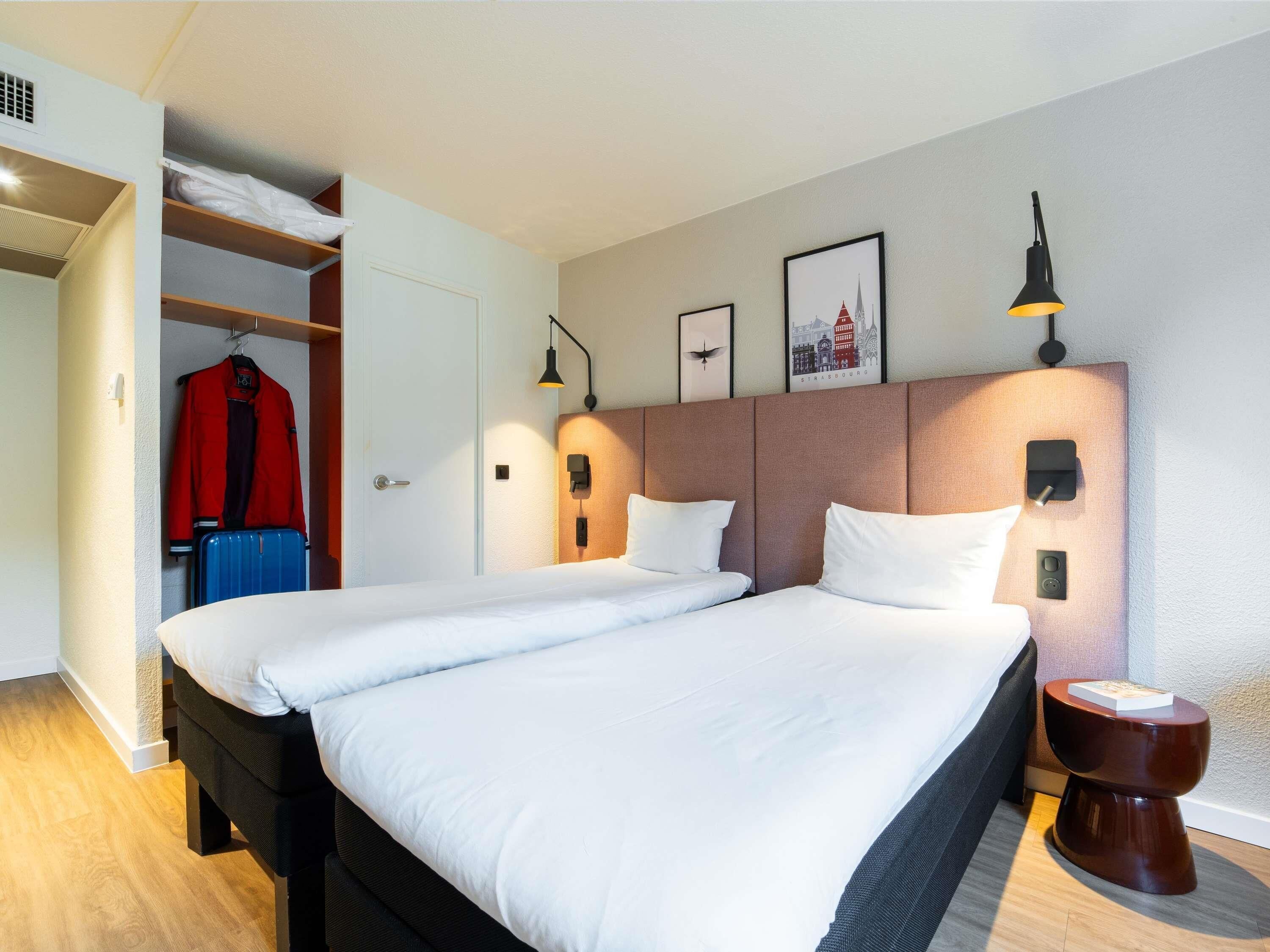 Camera Superior, 2 letti singoli | Una scrivania, tende oscuranti, insonorizzazione, ferro/asse da stiro