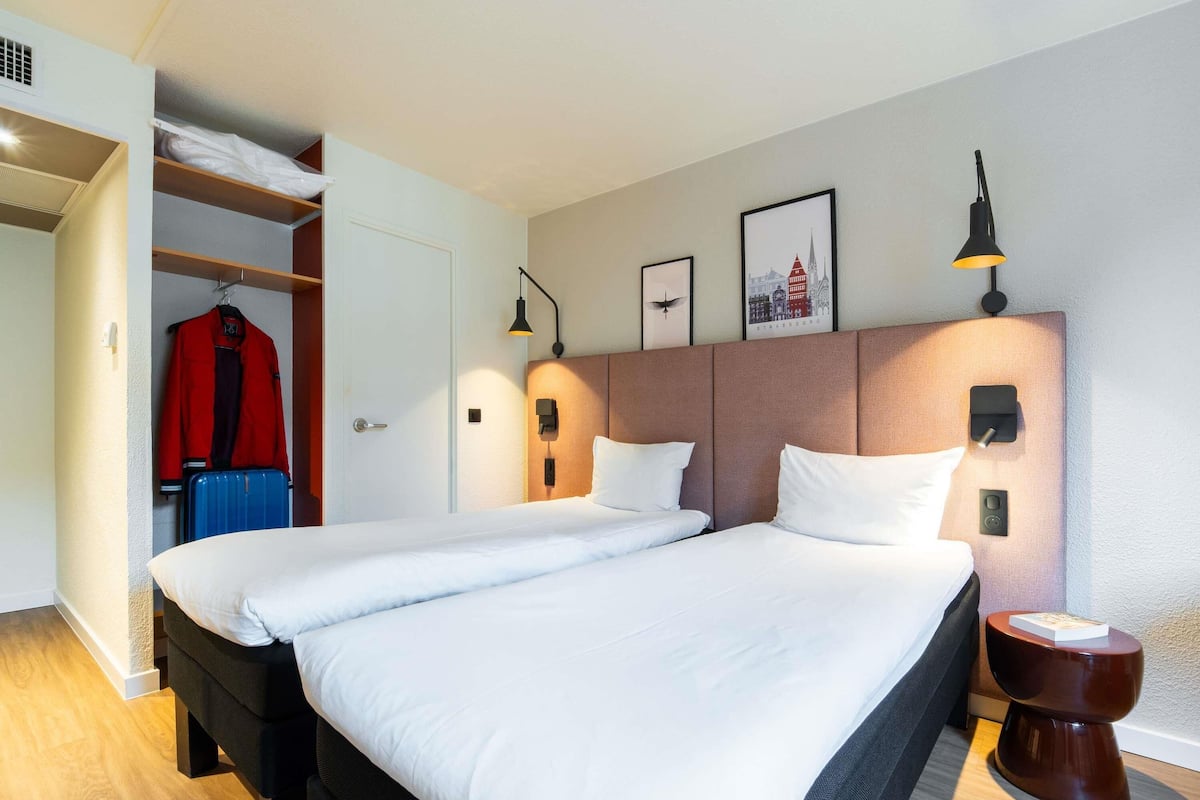 Superior Room, 2 Twin Beds | Desk, blackout drapes, soundproofing, iron/ironing board