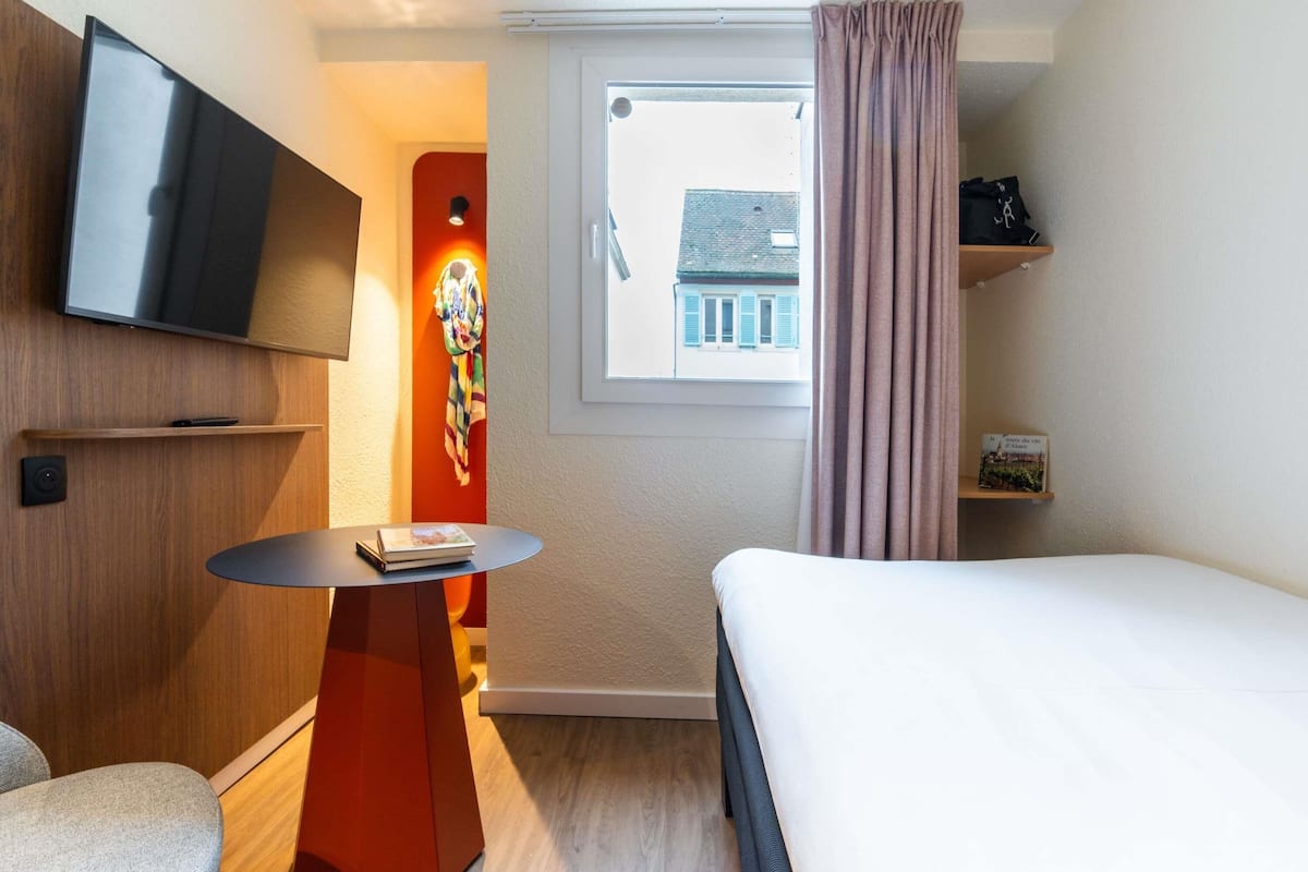 Superior Room, 1 Twin Bed | Desk, blackout drapes, soundproofing, iron/ironing board