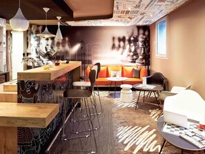 Bar (on property) - Hôtel ibis Strasbourg Centre Petite France (Strasbourg)