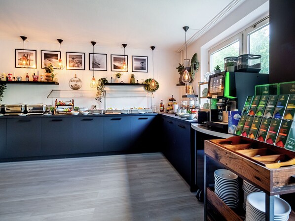 Se ofrece un desayuno bufé (18.90 EUR por persona)
