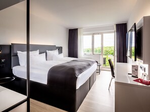 1 bedroom, hypo-allergenic bedding, free minibar, desk
