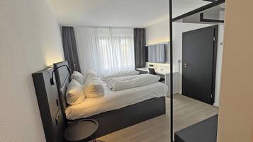 Allergikerbettwaren, kostenlose Minibar, Schreibtisch