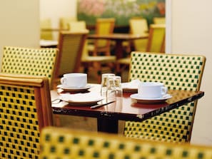 Frokostbuffé hver dag (EUR 12 per person)