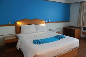 Superior Room | 1 bedroom, premium bedding, minibar, in-room safe