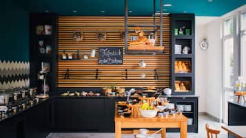 Café da manhã com buffet todos os dias (EUR 17 por pessoa)